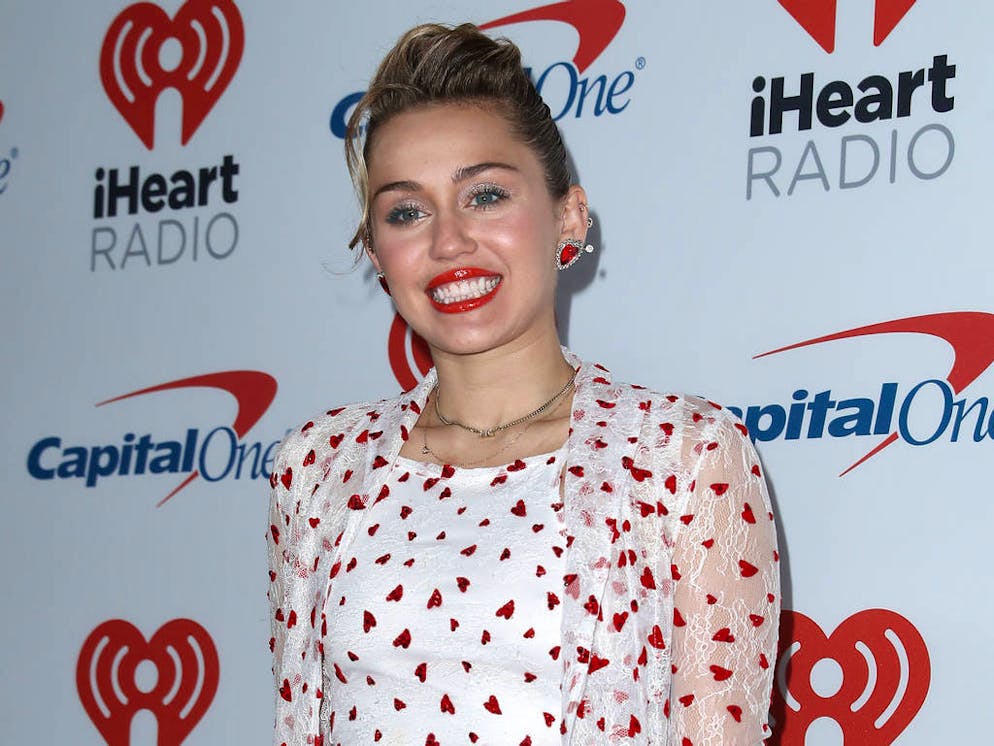 iHeartRadio Music Festival at T-Mobile Arena - Arrivals
Featuring: Miley Cyrus
Where: Las Vegas, Nevada, United States
When: 23 Sep 2017
Credit: Judy Eddy/WENN.com