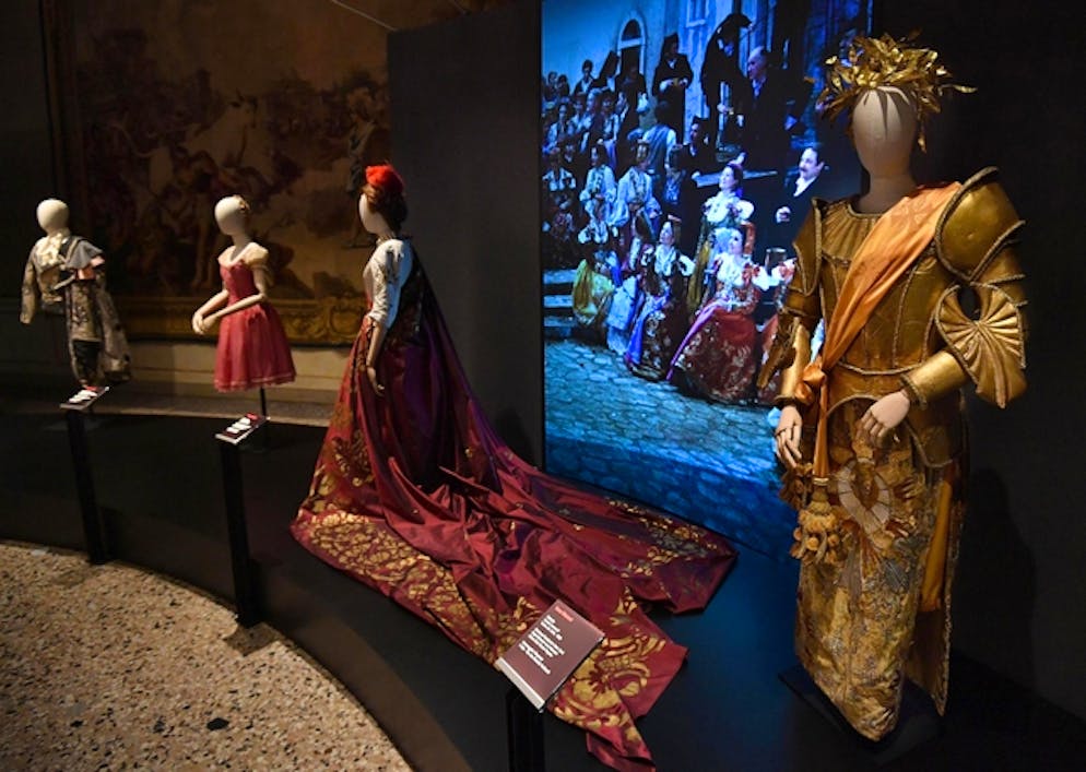 Scala: un secolo di costumi in mostra