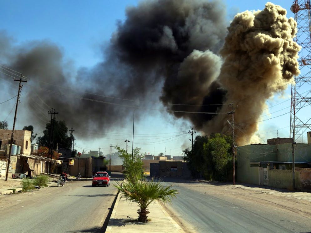 Combattimenti tra esercito iracheno e forze curde attorno a Kirkuk.