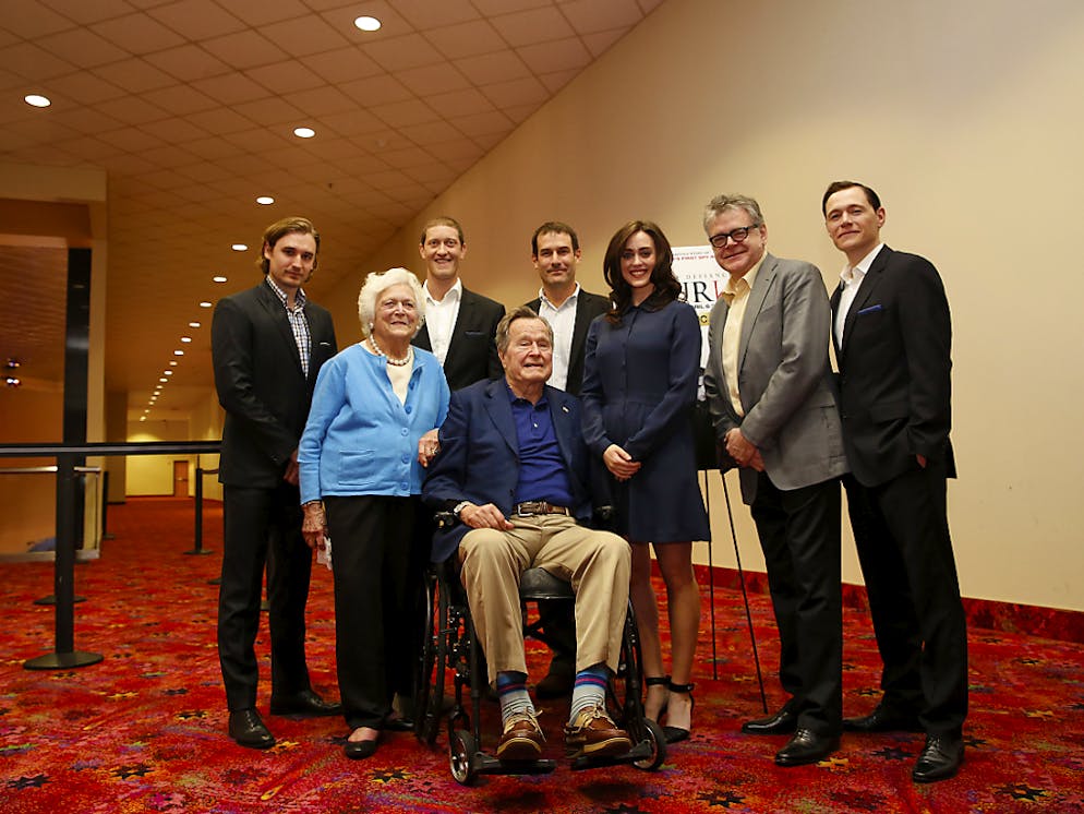 L'ex presidente americano George H.W. Bush in una foto del 2014.