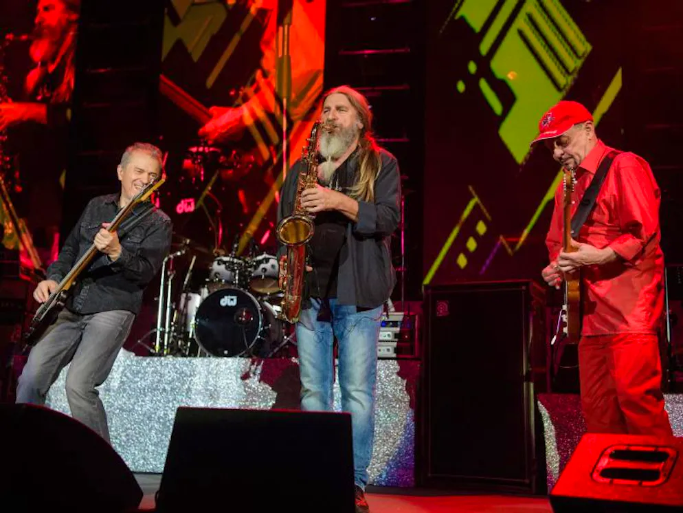 Réintroduction de cours canins en bonne voie en Valais. Sänger und Bassist Günther Sigl (l-r), Saxophonist Otto Staniloi und Gitarrist Barny Murphy beim Jubiläumskonzert in München. Foto: Matthias Balk