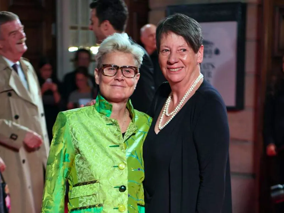 Umweltministerin Barabara Hendricks (r) und ihre Partnerin Valérie Vauzanges bei der Wiedereröffnung der Berliner Staatsoper Unter den Linden. Foto: Bernd von Jutrczenka