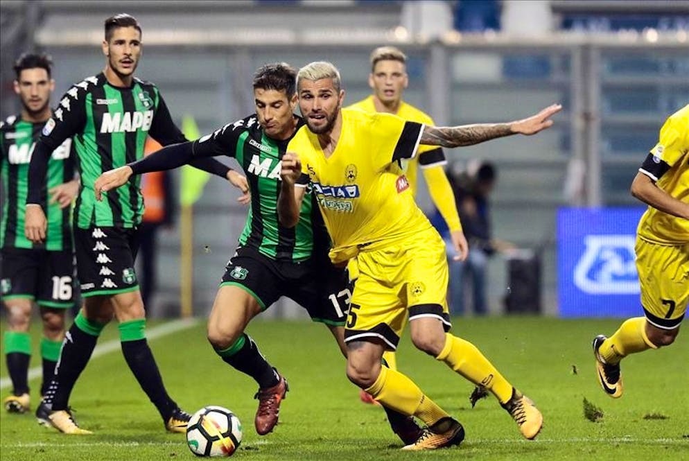 Calcio: un mese di stop per Behrami