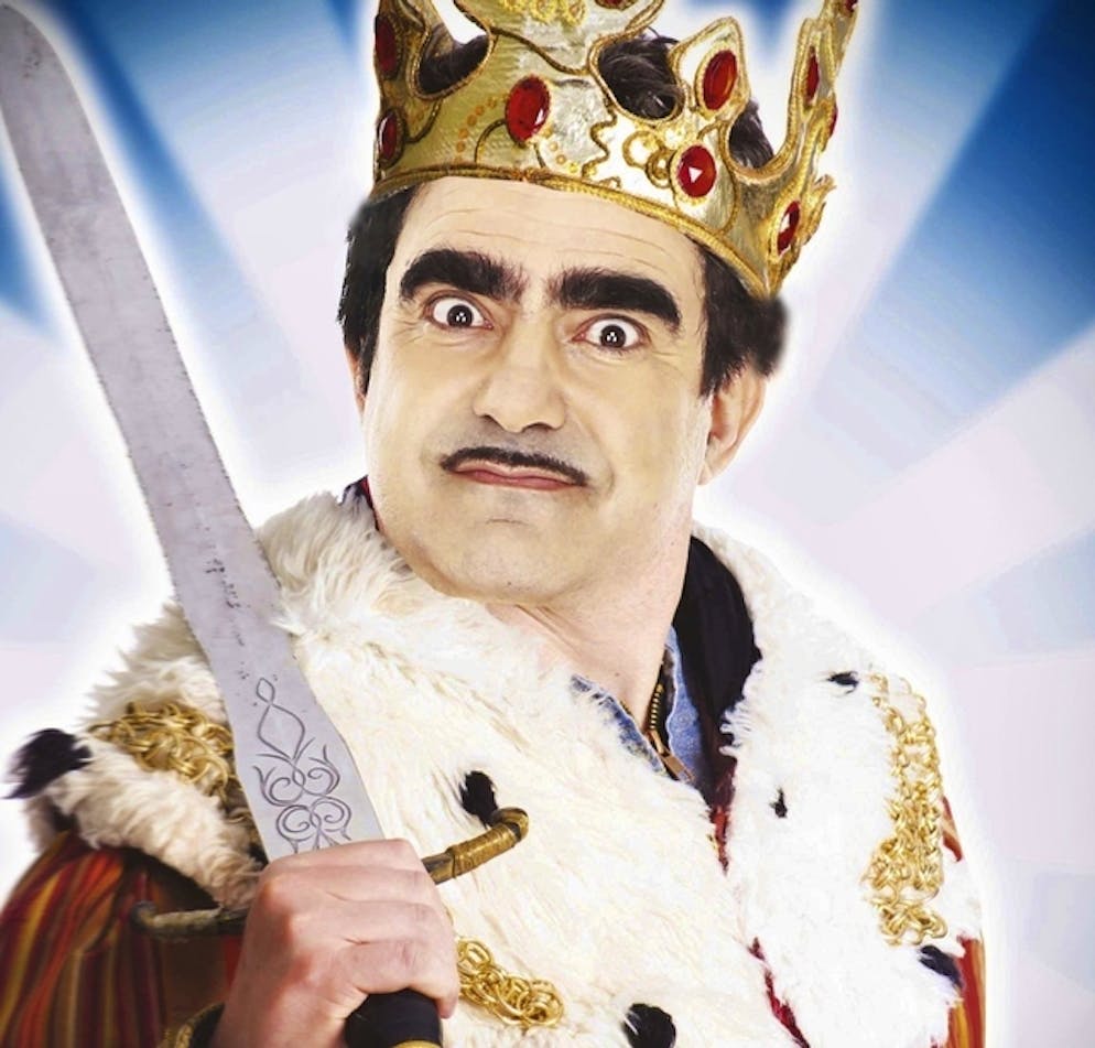 Elio è re Artù in musical Spamalot