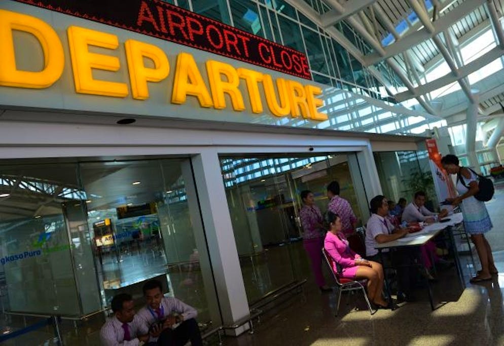Lundi soir, environ 445 vols avaient été annulés à l'aéroport international de Denpasar, capitale de Bali, destination touristique mondiale avec des millions de visiteurs chaque année.