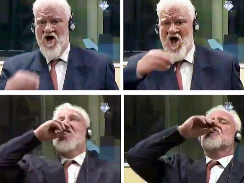 Slobodan Praljak mentre beve il veleno