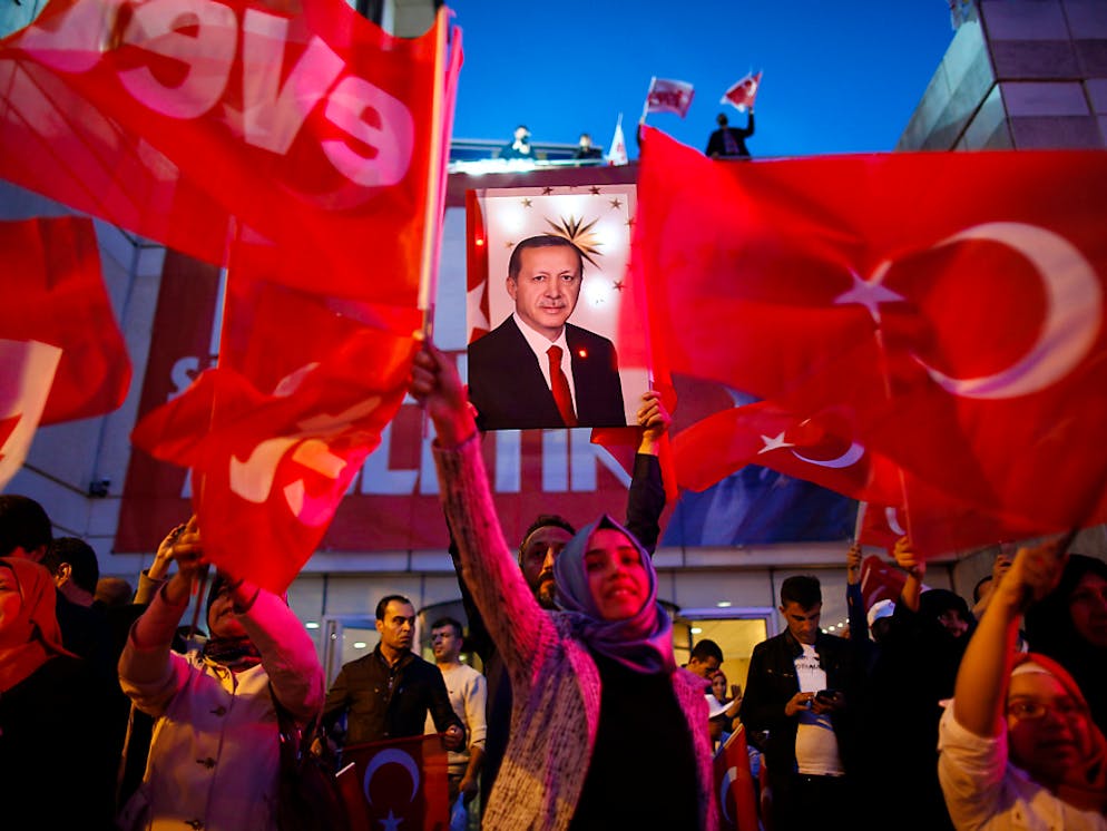 Il presidente Recep Tayyip Erdogan avvia una nuova maxi-operazione in Turchia contro sospetti membri della presunta rete golpista di Fethullah Gulen infiltrati nell'esercito.