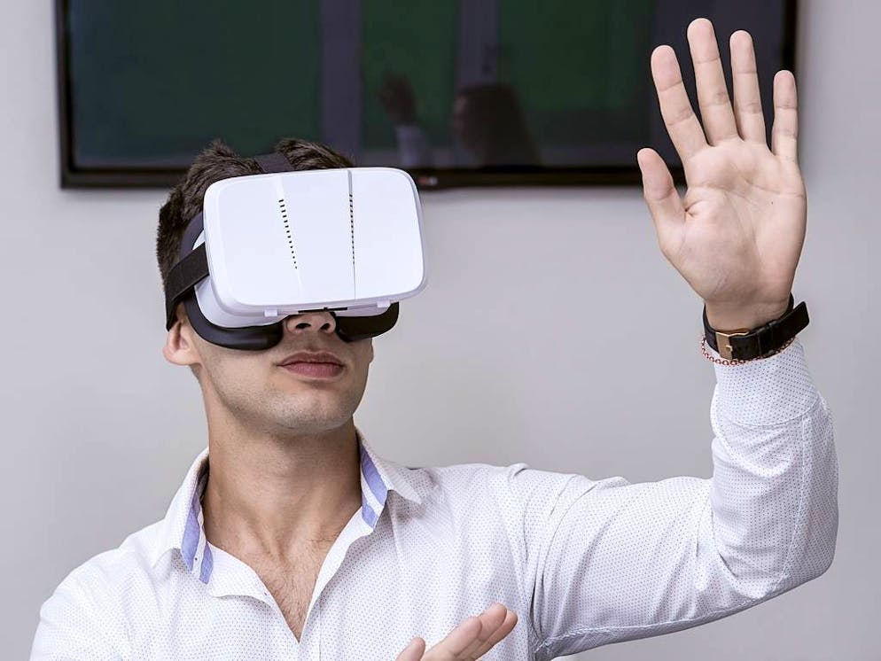 Young man in white shirt gesturing with hands while sitting at table and wearing VR headset.

When: 06 Apr 2017

When: 06 Apr 2017

**Only for use by WENN CPS**