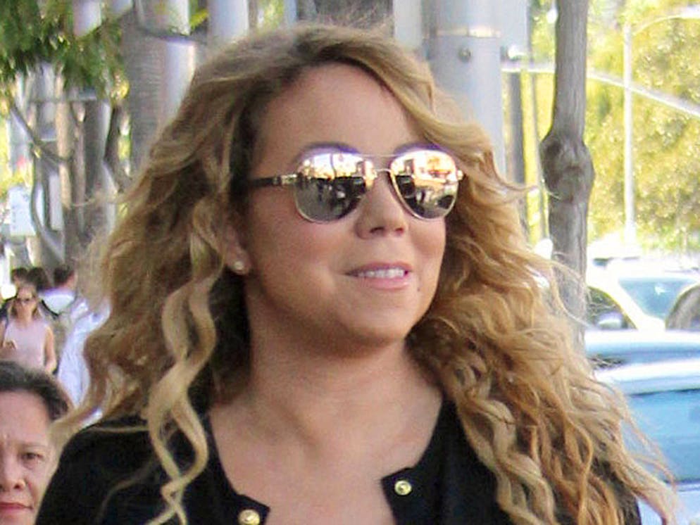 Mariah Carey goes shopping at Tom's Toys with her twins Moroccan and Monroe

Featuring: Mariah Carey
Where: Beverly Hills, California, United States
When: 18 Apr 2017
Credit: WENN.com