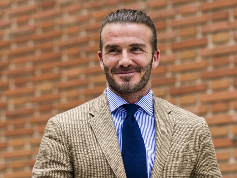 Queste star hanno salvato delle vite!. A volte, dei piccoli gesti bastano a fare di noi degli eroi. Nel febbraio 2016, la star del calcio David Beckham ha avuto l'onore di figurare sulla homepage del London Ambulance Service. La sua buona azione: mentre una soccorritrice e il suo paziente attendevano l'ambulanza nel freddo, David Beckham aveva portato loro tè e caffè per aiutarli a riscaldarsi. La soccorritrice è rimasta estasiata da tanto charme!
