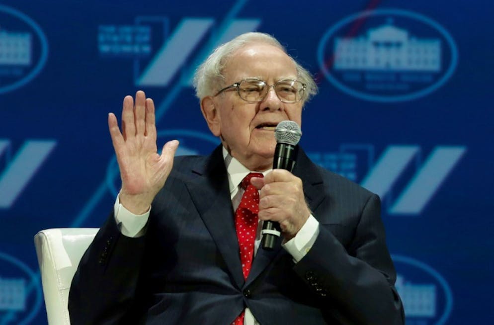 A l'ombre du bitcoin, d'autres cryptomonnaies flambent. L'investisseur milliardaire américain Warren Buffett lors d'un colloque à Washington, le 14 juin 2016