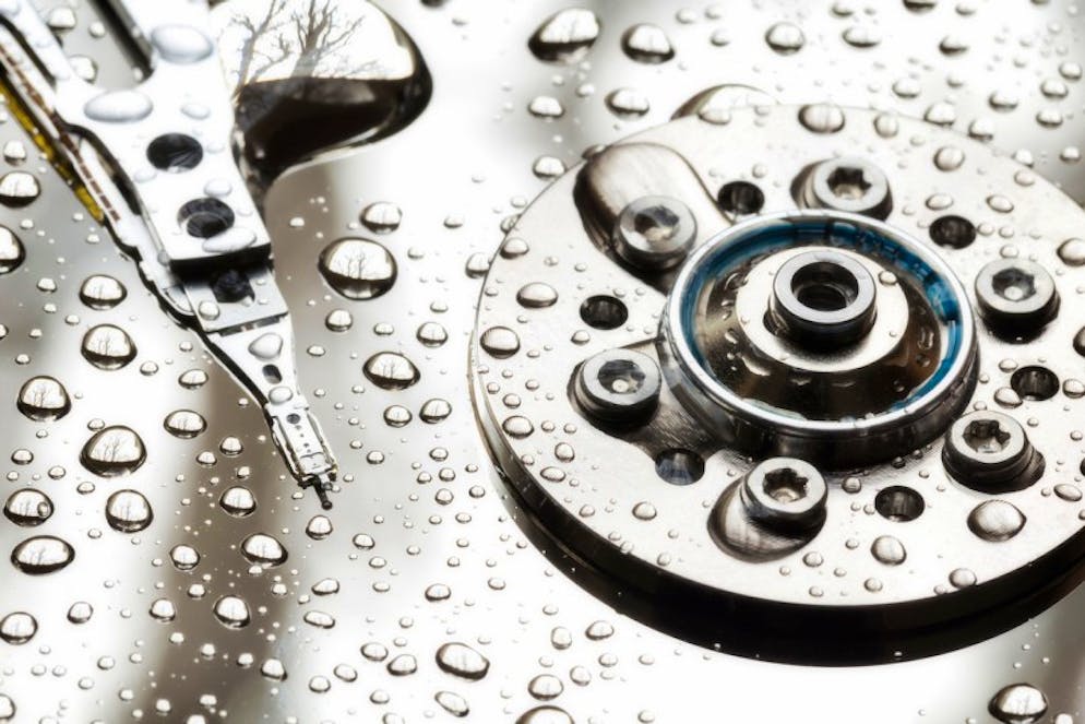 So klappt es mit der Datensicherung. ... oder Wasser Ihre wichtigen Dokumente zerstören.