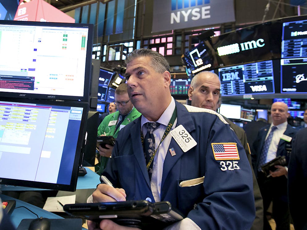 Chiusura contrastata lunedì per la Borsa de New York.
