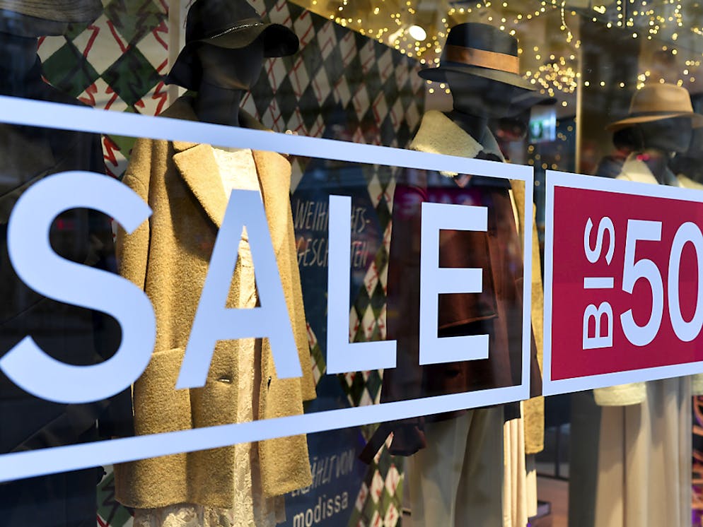 Les soldes de la période estivale ont pesé en août sur les recettes générées par le secteur de l'habillement et des chaussures (archives).