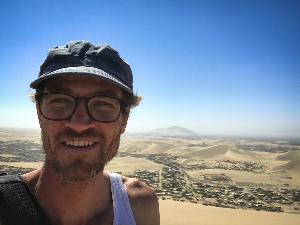 Michael Schranz auf Reisen und auf der Arbeit. 