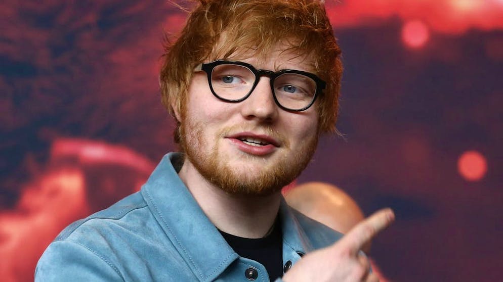 Ces stars ont assisté au mariage de la princesse Eugenie. Cependant, la situation pourrait se compliquer pour Ellie Goulding si une autre rumeur venait à se confirmer. Apparemment, Ed Sheeran a également été convié à la fête. Ellie Goulding et lui auraient eu une brève aventure, qui a probablement inspiré quelques chansons peu flatteuses aux deux interprètes.