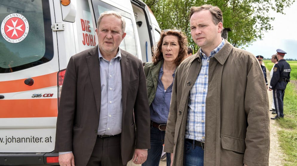 «Tatort» auf Wienerisch: Wer zum Geier ist diese «Marie»?. Von der verkohlten Leiche ist nicht viel übrig. Moritz Eisner (Harald Krassnitzer, links), Bibi Fellner (Adele Neuhauser) und Manfred Schimpf (Thomas Stipsits) stehen vor einem Rätsel.