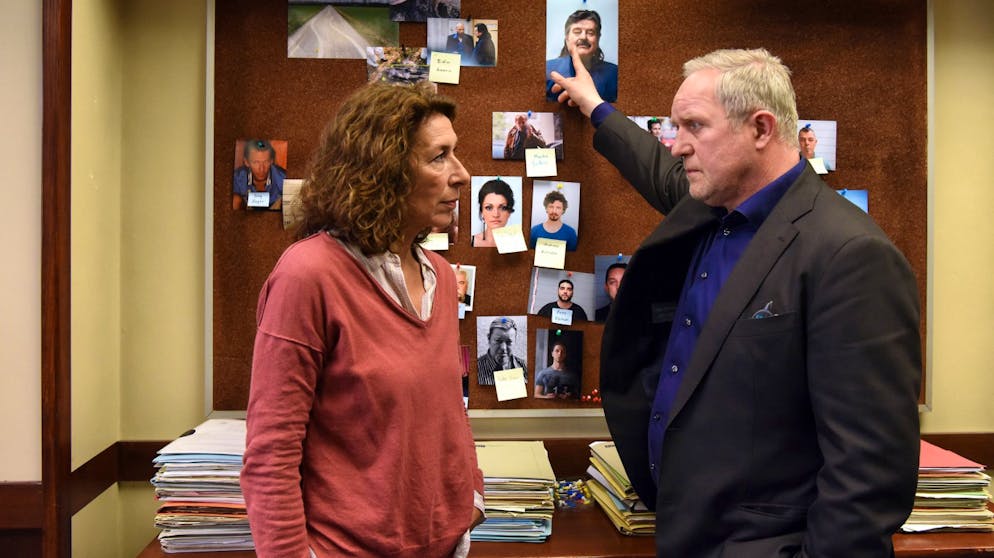 «Tatort» auf Wienerisch: Wer zum Geier ist diese «Marie»?. Alle Augen auf den Strizzi: Bibi Fellner (Adele Neuhauser) und Moritz Eisner (Harald Krassnitzer) sind dem «Dokta» auf der Spur, dem Rotlichtpaten Wiens.