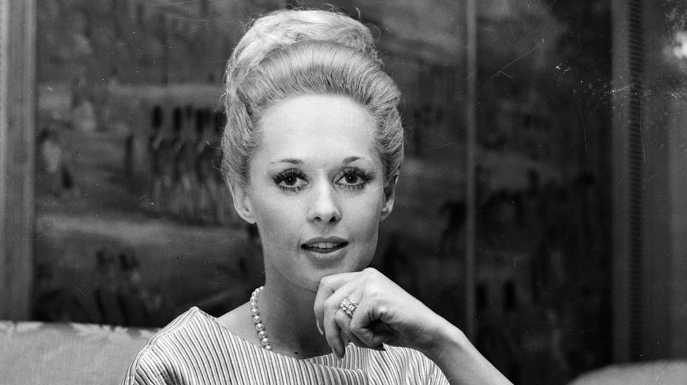 Glamour, Skandale, Tragödien: Das sind die berühmtesten Hollywood-Clans. Die Ähnlichkeit zwischen Dakota Johnson und Grosi Tippi Hedren ist nicht von der Hand zu weisen. Alfred Hitchcock entdeckte das Model Anfang der 60-er als Schauspielerin. Nach «Die Vögel» und «Marnie» gingen die Blondine und der Regisseur getrennte Wege. Für Hedrens ruhmreichen Platz in der Filmgeschichte hat's gereicht. Sie nutzte ihre Popularität später als Tierschutzaktivistin.