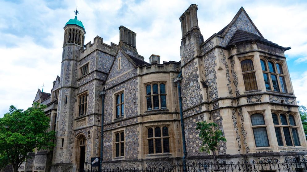 Fiktive Orte: Sehenswürdigkeiten, die es gar nicht gibt. In Winchester Castle in der englischen Grafschaft Hampshire soll König Artus seine Tafelrunde versammelt haben.