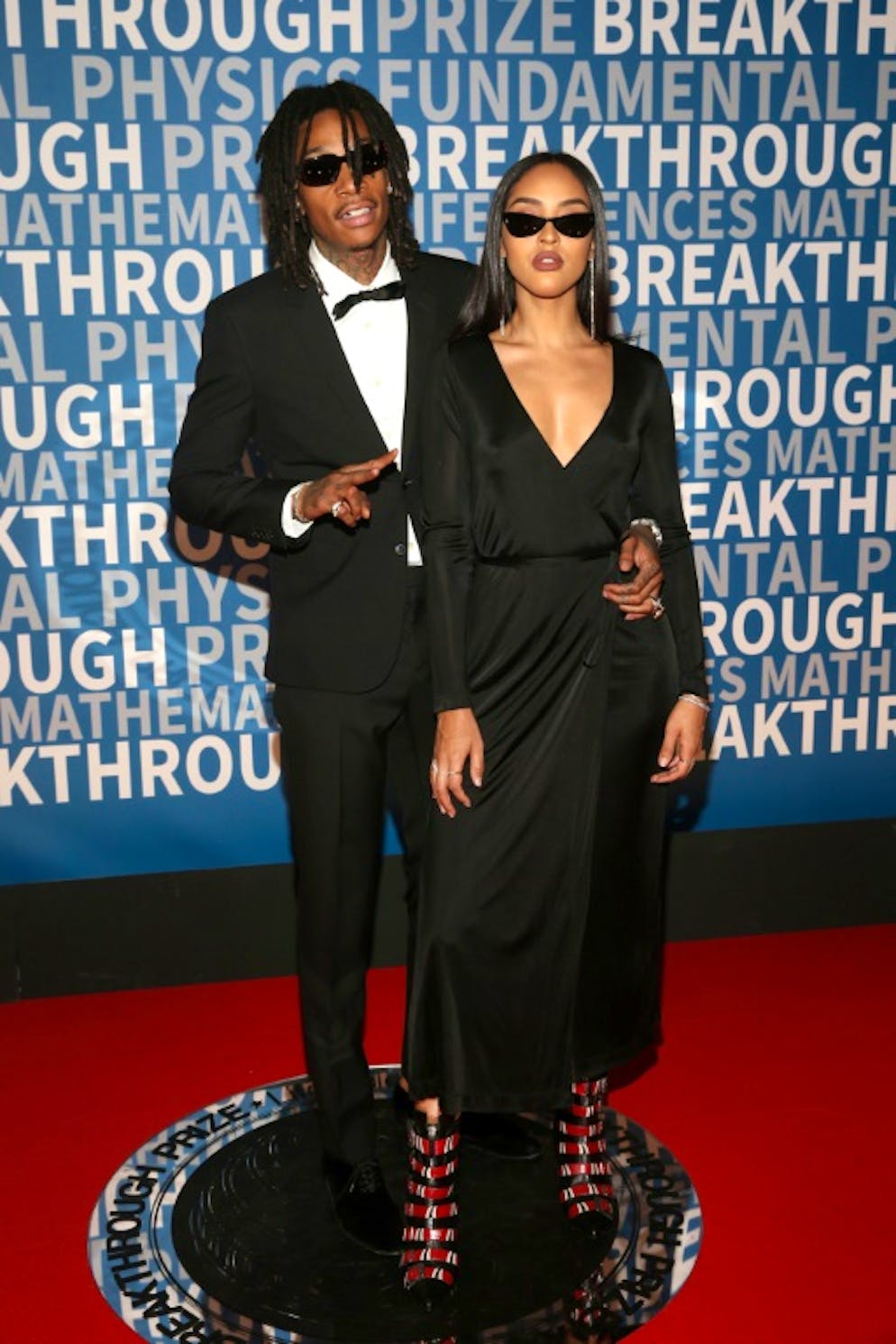 Le rappeur Wiz Khalifa et le mannequin Izabela Guedes sur le tapis rouge de la cérémonie du 3 décembre 2017 à Mountain View, Californie