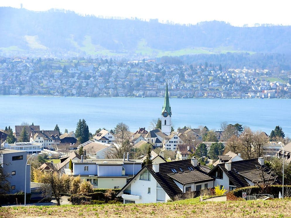 Les Suisses désireux de devenir propriétaires doivent débourser des sommes de plus en plus importantes: les prix de l'immobilier ont considérablement augmenté depuis 2007, surtout dans les régions abritant des lacs.