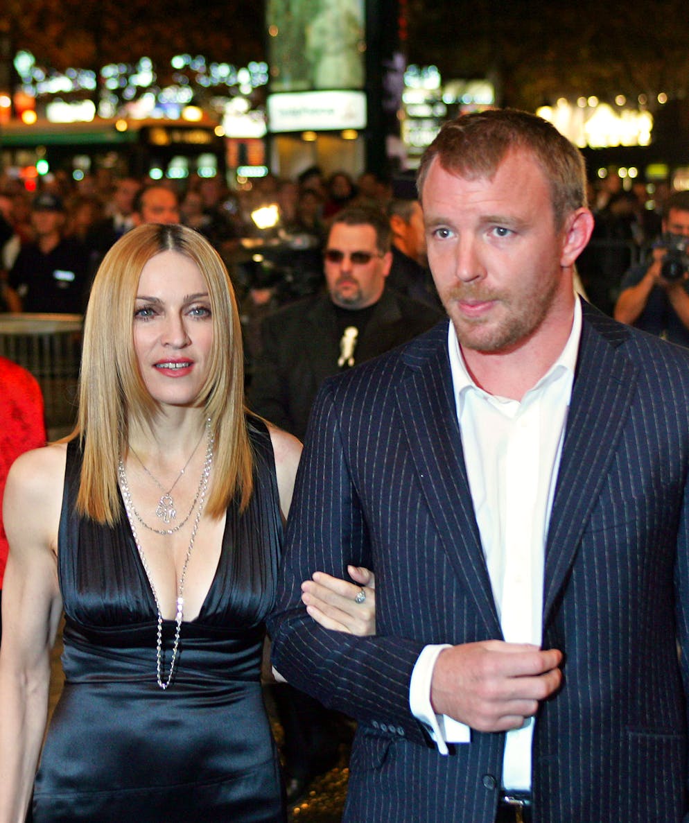 L'ancien appartement londonien de Madonna et Guy Ritchie en location. Madonna & Guy Ritchie en 2005.