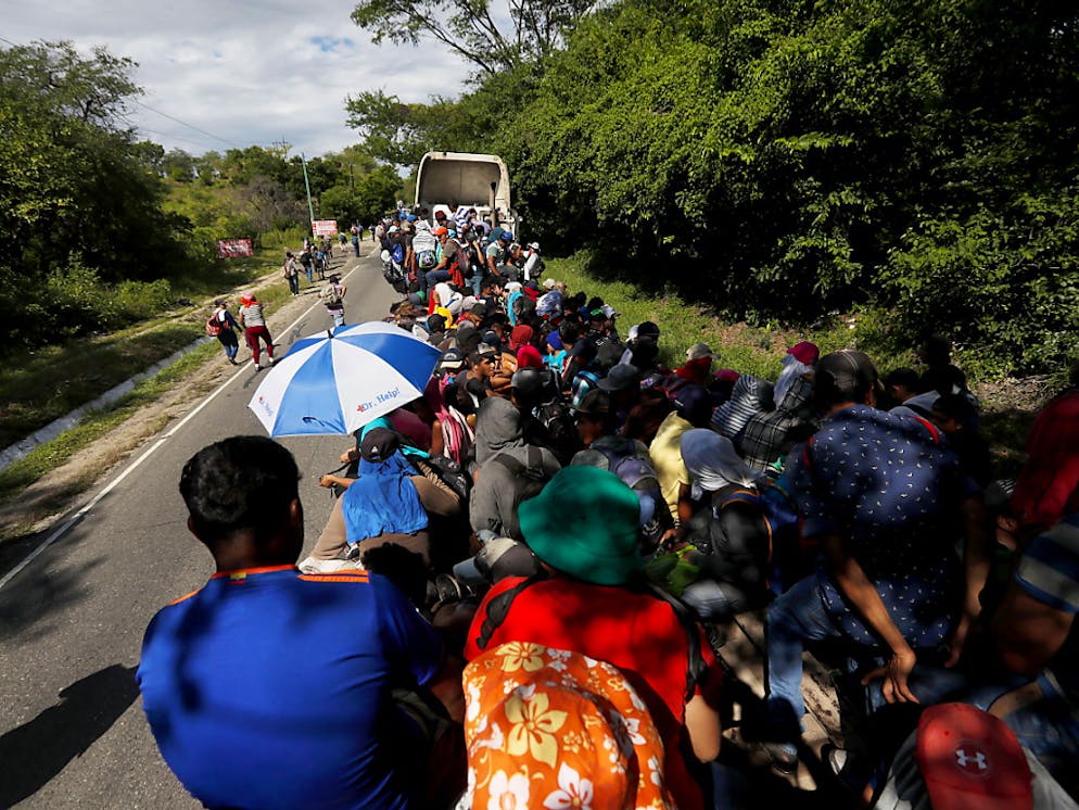Une nouvelle "caravane" de plus d'un millier de migrants principalement des Honduriens, traversait mardi le Guatemala en direction de la frontière mexicaine dans le but de rejoindre les Etats-Unis.