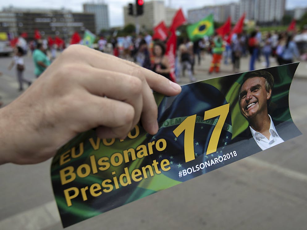 Le candidat de l'extrême-droite à l'élection présidentielle au Brésil Jair Bolsonaro veut assouplir la législation sur le port d'arme.
