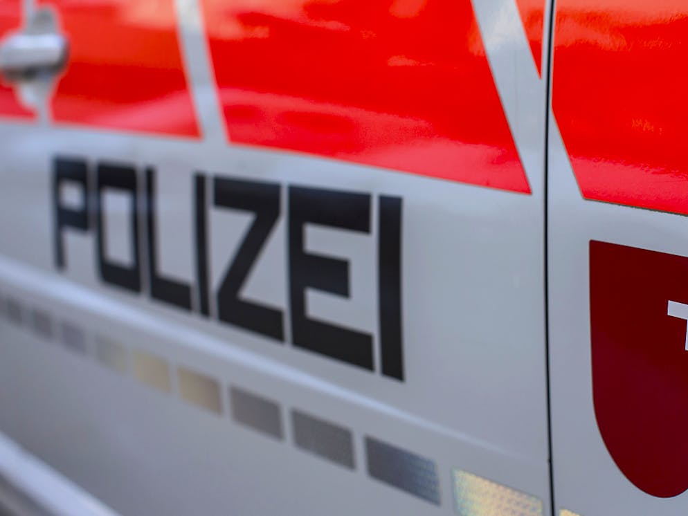 Un passeur présumé a été arrêté par la police schwyzoise. Il transportait quatre Irakiens dans son véhicule (photo symbolique).