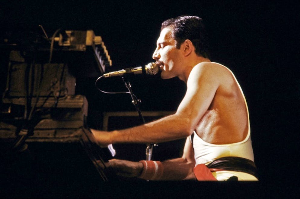 Freddie Mercury, le 18 septembre 1984 durant un concert à Paris