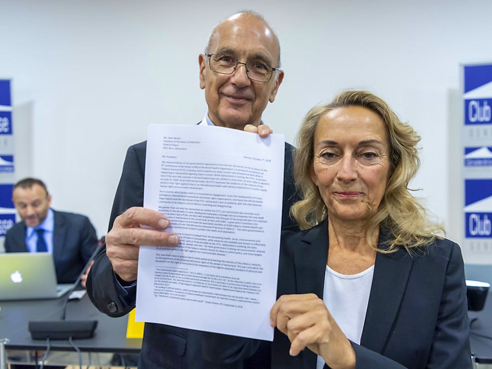 Les ONG demandent au président de la Confédération Alain Berset que la Suisse ratifie la Convention-cadre pour le contrôle du tabac dont la réunion des Etats-parties a lieu à Genève.