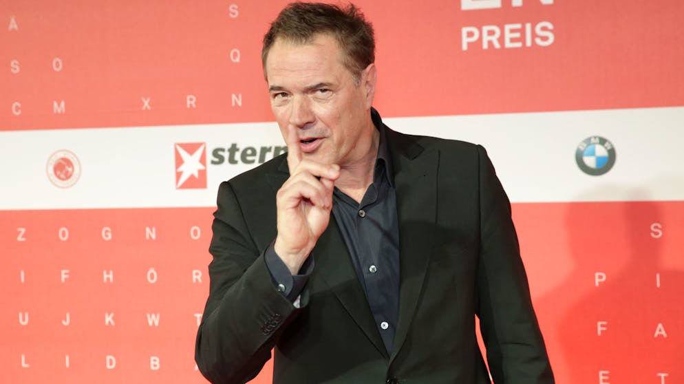 Sebastian Koch: Die Bilder. Vielleser: Steht Sebastian Koch vor der Wahl «Zeitschrift oder Online?» entscheidet er sich für Online. Ob gedruckt oder digital – guter Journalismus ist immer wichtig. Das findet auch der Schauspieler und besuchte 2016 die Verleihung des Nannen Preises, der vom Verlag Gruner + Jahr für herausragende journalistische Arbeiten verliehen wird.