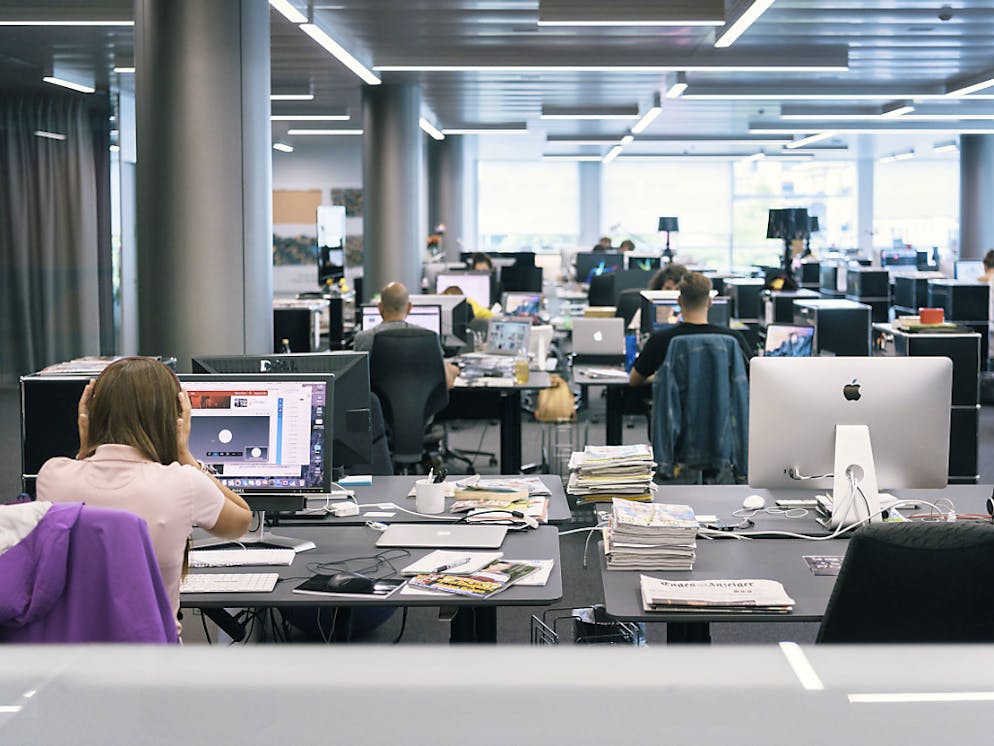 Compte tenu des augmentations de prix attendues l'an prochain, les employés devront compter sur un gel des salaires dans la plupart des secteurs selon UBS (archives).