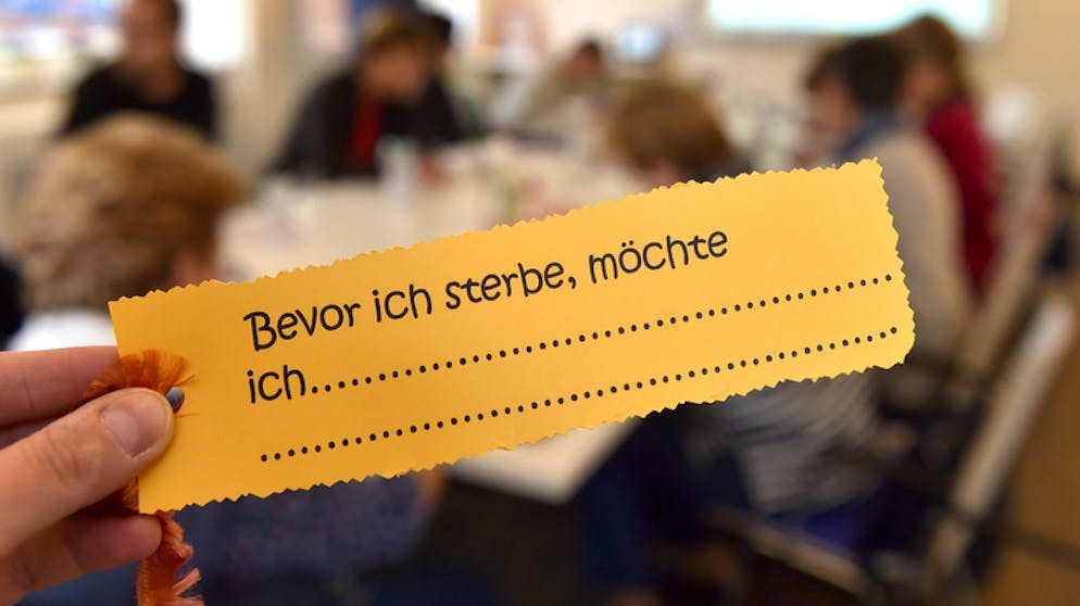 Letzte-Hilfe-Kurs hilft beim Begleiten von Sterbenden. Das Konzept «Letzte Hilfe» vermittelt in halbtägigen Kursen das kleine Einmaleins des Sterbens.