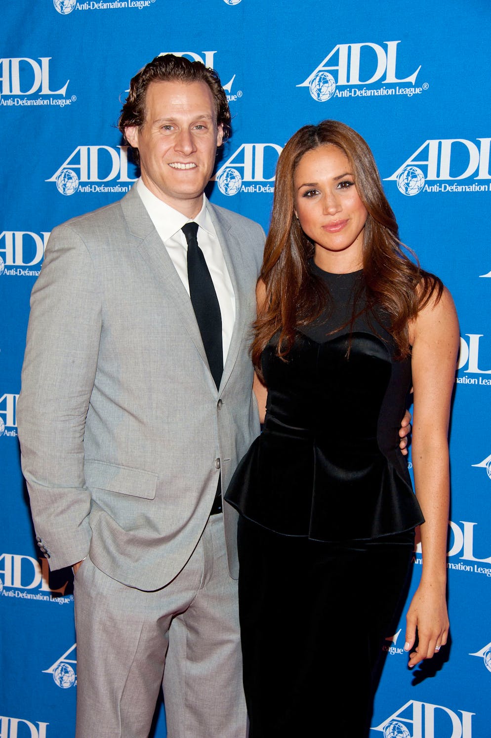 Meghan Markle avec son premier mari, Trevor Engelson, le 11 octobre 2011 lors d'un dîner au Beverly Hilton, Californie.