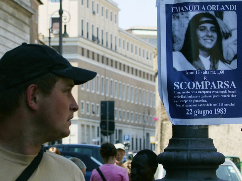 Un manifesto con la foto di Emanuela Orlandi affisso in una strada di Roma nel 2008.