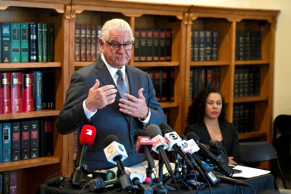 L'avocat de Kathryn Mayorga, Me Leslie Stovall, lors d'une conférence de presse, le 3 octobre 2018 à Las Vegas