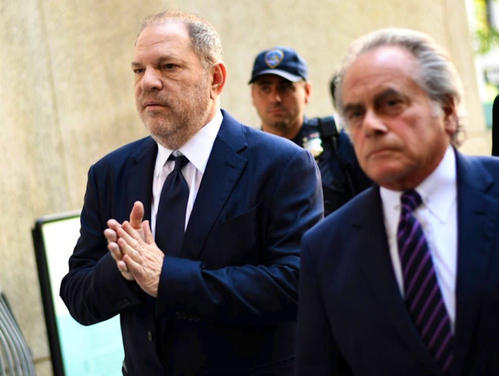 Harvey Weinstein (g) et son avocat Ben Brafman, le 5 juin 2018 à New York