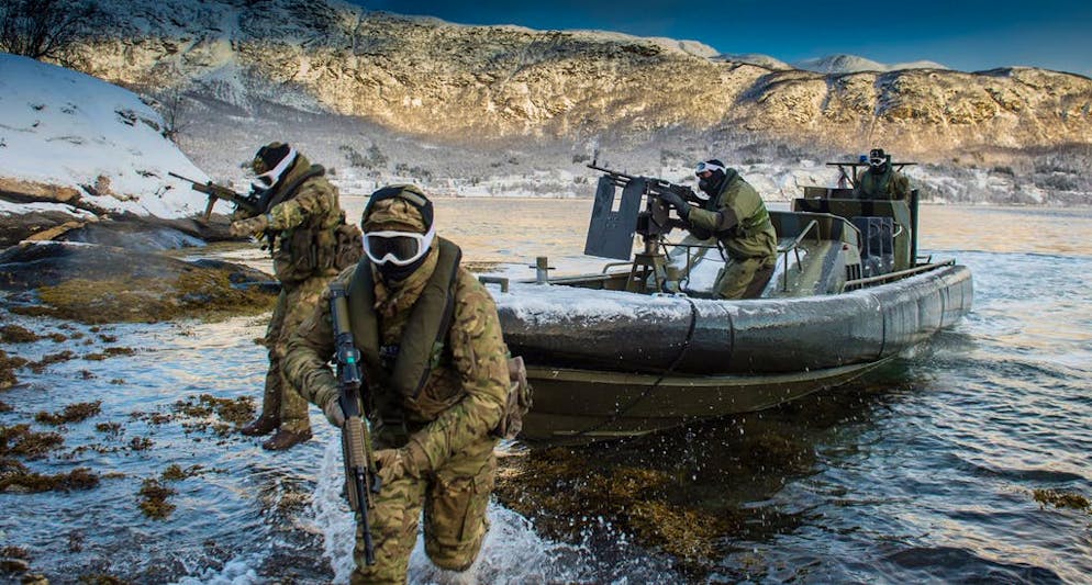 Le 539e Escadron d'assaut britannique des Royal Marines en 2016, au cours d'une manœuvre à Harstad, en Norvège.