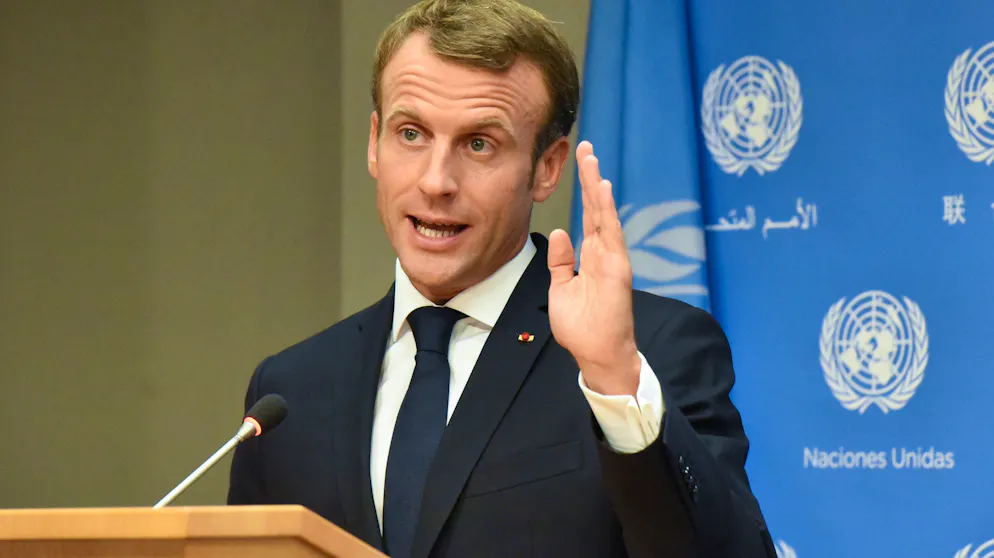 Gegen Macron gehen in Frankreich derzeit Tausende auf die Strasse.