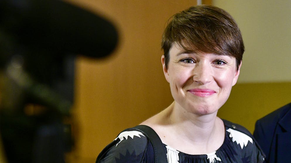 Sigi Maurer vor Gericht: Die österreichische Politikerin muss mehrere tausend Euro Strafe zahlen, weil sie Hassnachrichten veröffentlicht hatte.