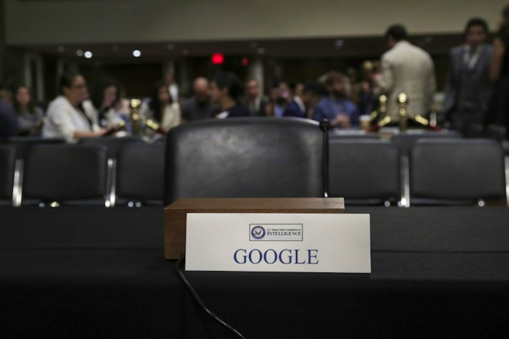 Le siège vide de Google à une audience du Sénat consacrée aux réseaux sociaux, le 5 septembre 2018