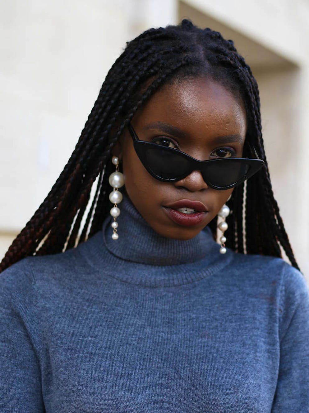 Street Styles: 10 accessoires repérés pendant la Fashion Week de Paris. Les bijoux XXL étaient eux aussi de sortie en ce début octobre. On voit grand et imposant, mais dans un style arrondi.