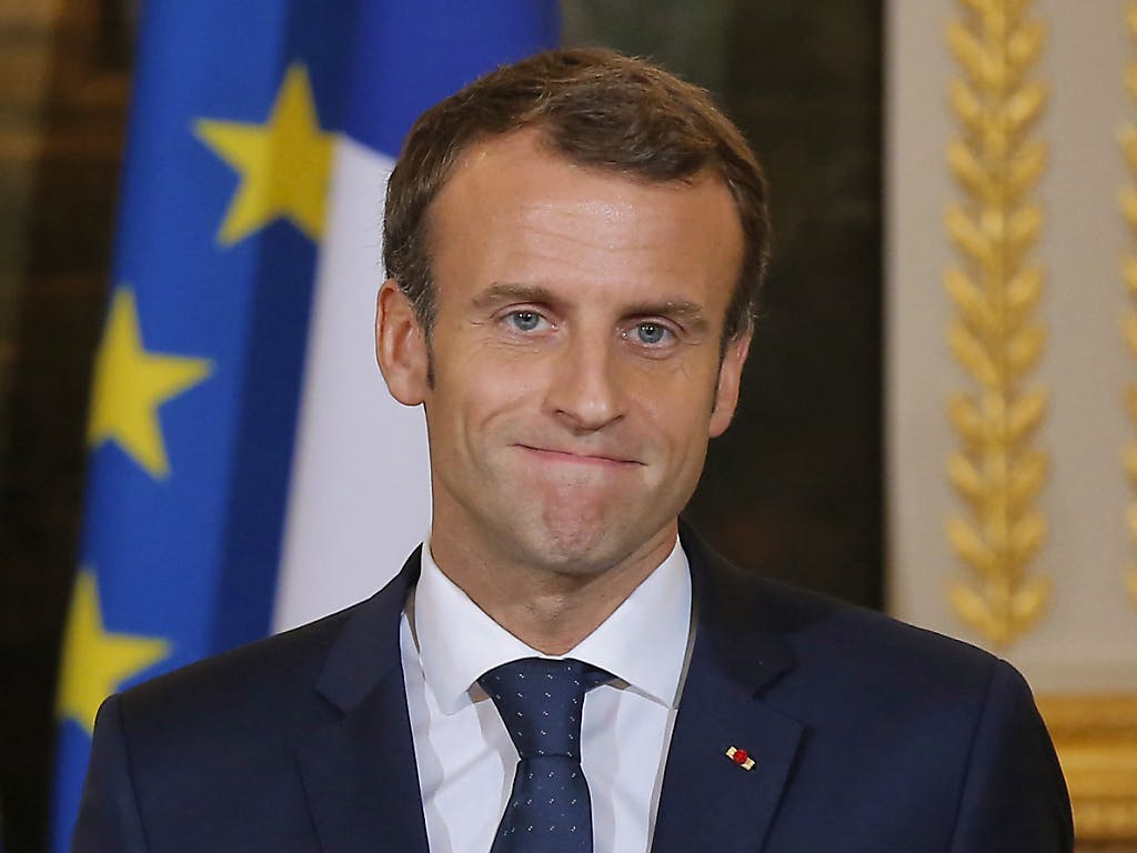 France. La Popularité De Macron Au Plus Bas.