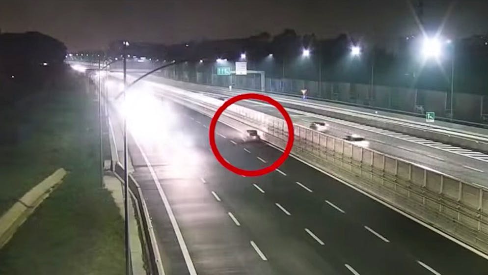 Der Geisterfahrer fuhr nahe an der Mittelleitplanke. 