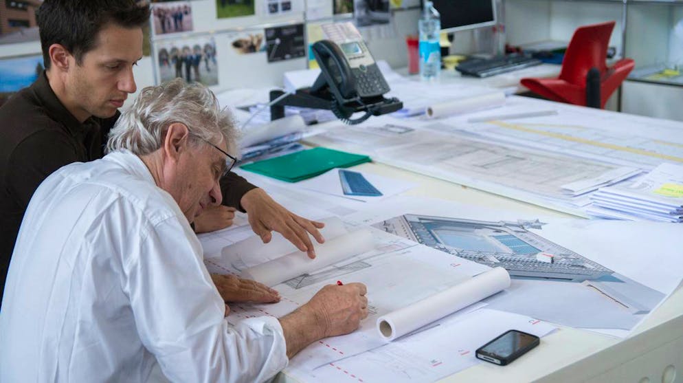 L'architetto Mario Botta durante la progettazione della nuova Valascia