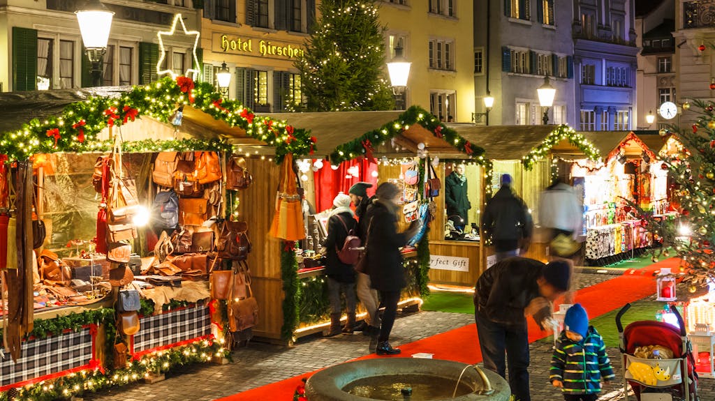 Kirchen streiten. Weihnachtsmärkte – früher Start wird kritisch beäugt