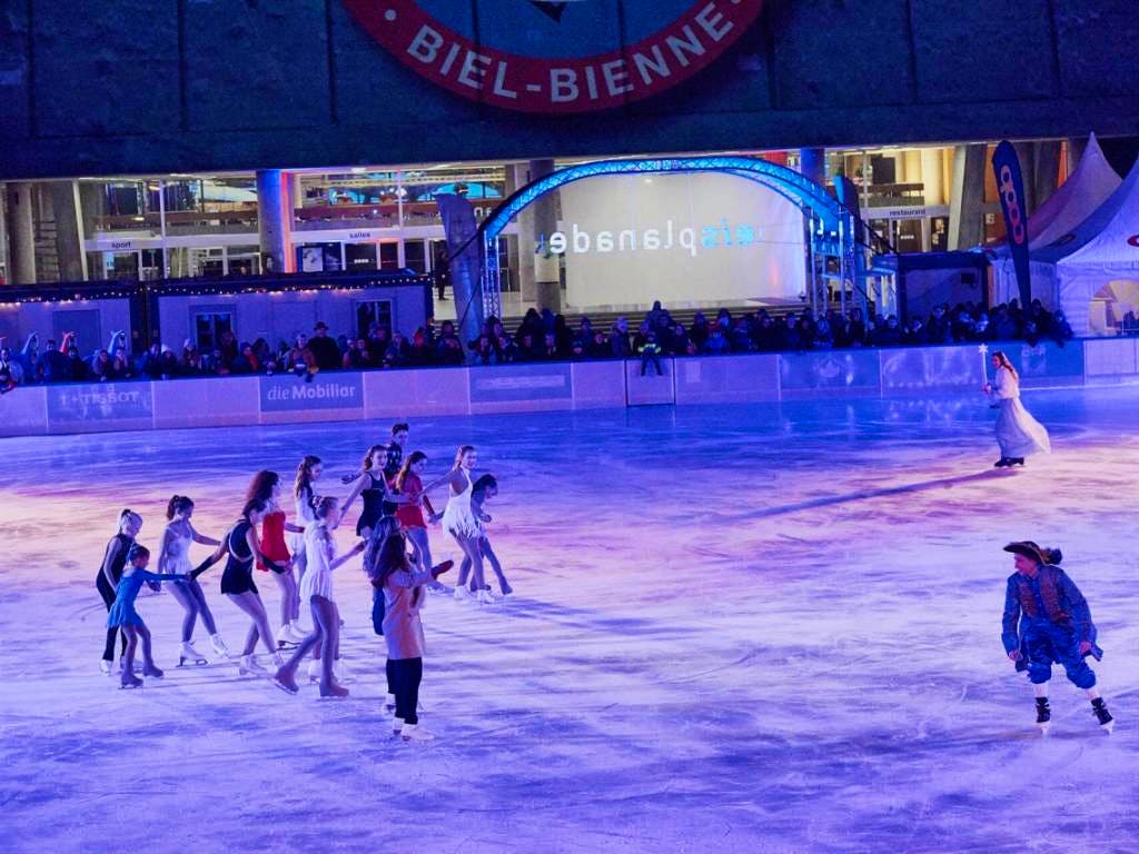 Riapre la pista di ghiaccio all'aperto