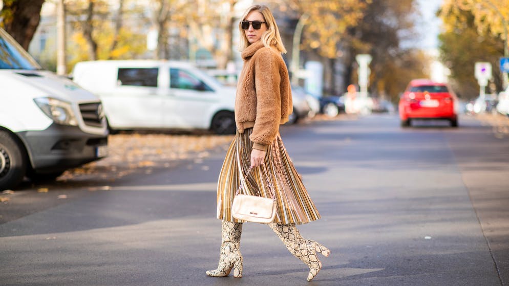 Stimmiger T on-in-Ton-Look. So ein Rock braucht einfach ein paar warme Begleiter, um auch im WInter eine gute Figur zu machen.